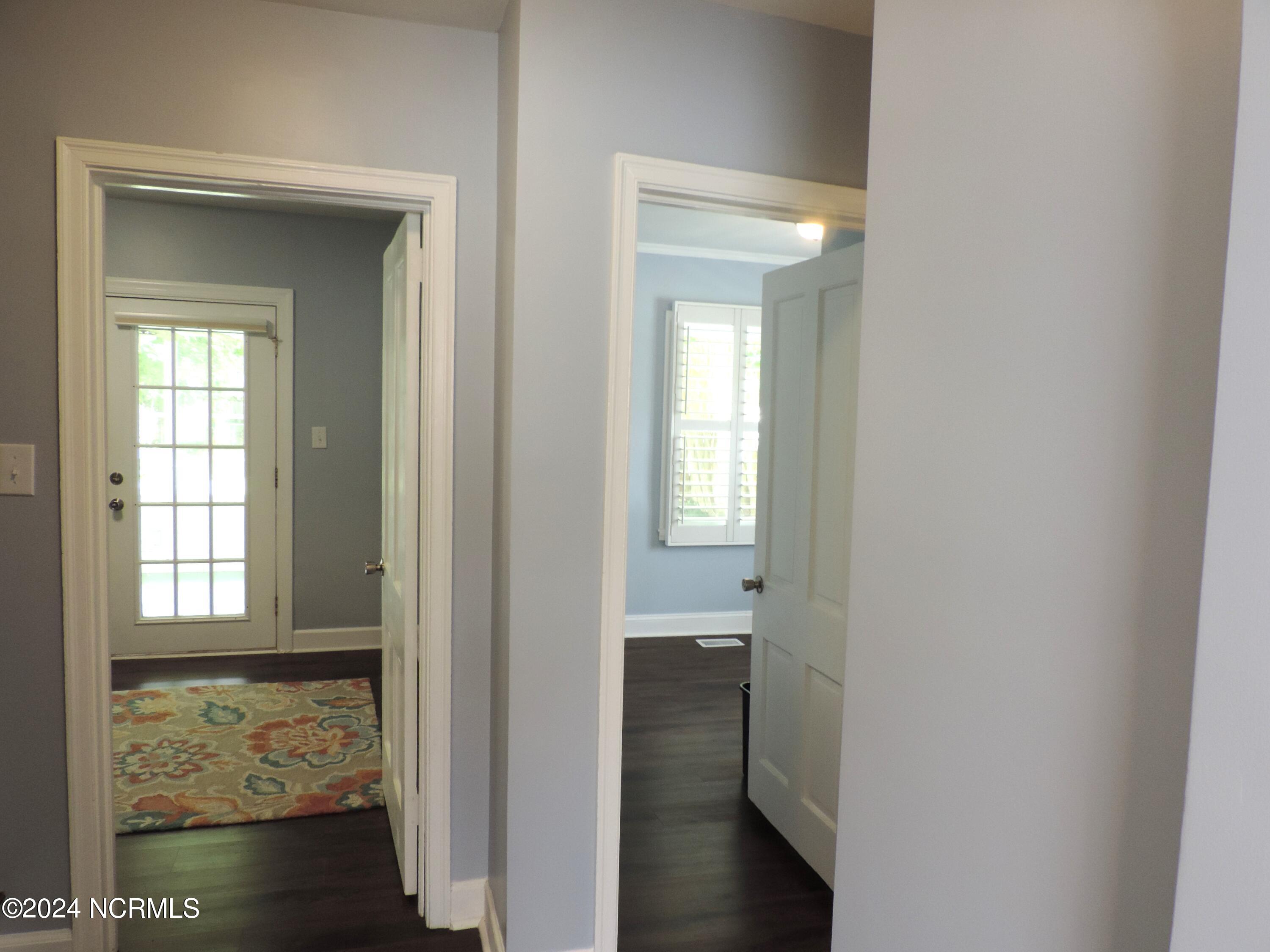 111 Stratford Road Jacksonville, NC 28540 - Photo 17 of 44 Hallway from Bathroom