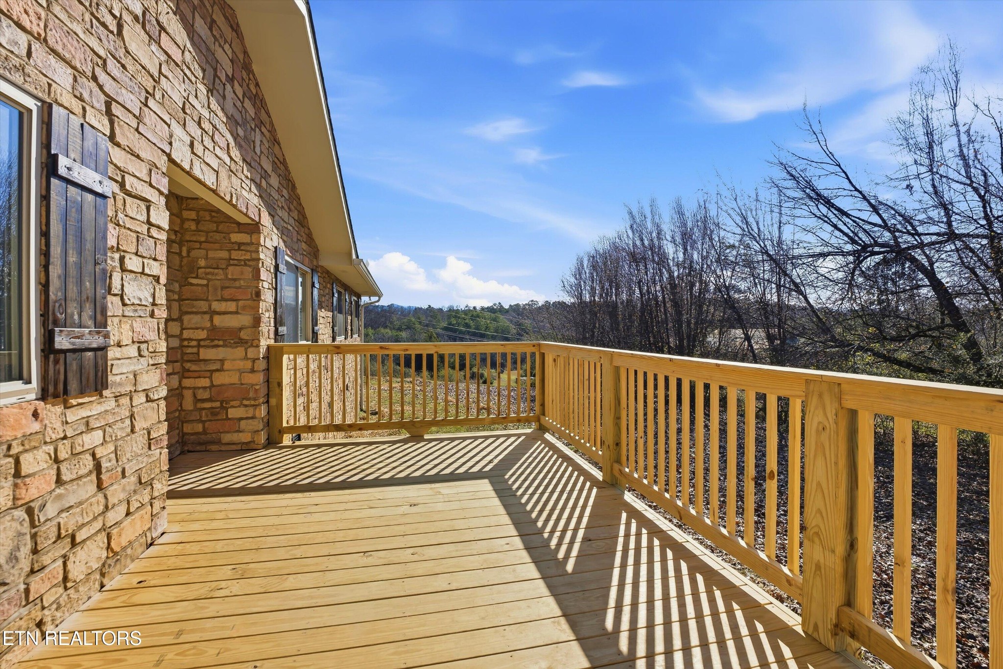 5413 Pryor Road Maryville, TN 37804 - Photo 5 of 33 a view of balcony with wooden floor and fence