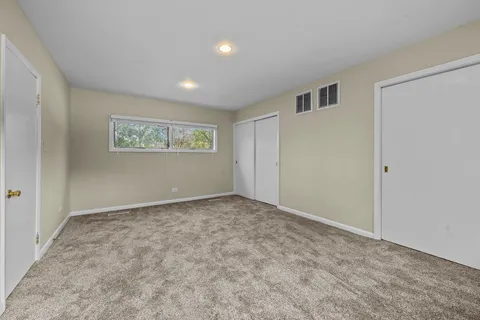 $575,000 | 949 Ridgewood Drive, Highland Park, IL 60035