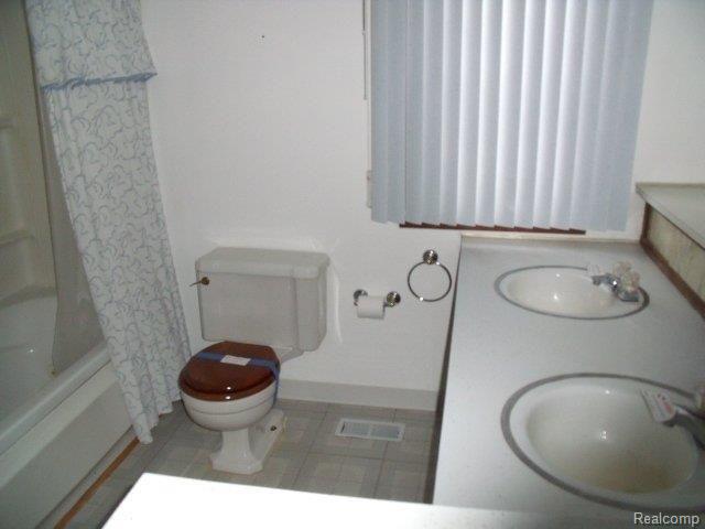 BATHROOM #1