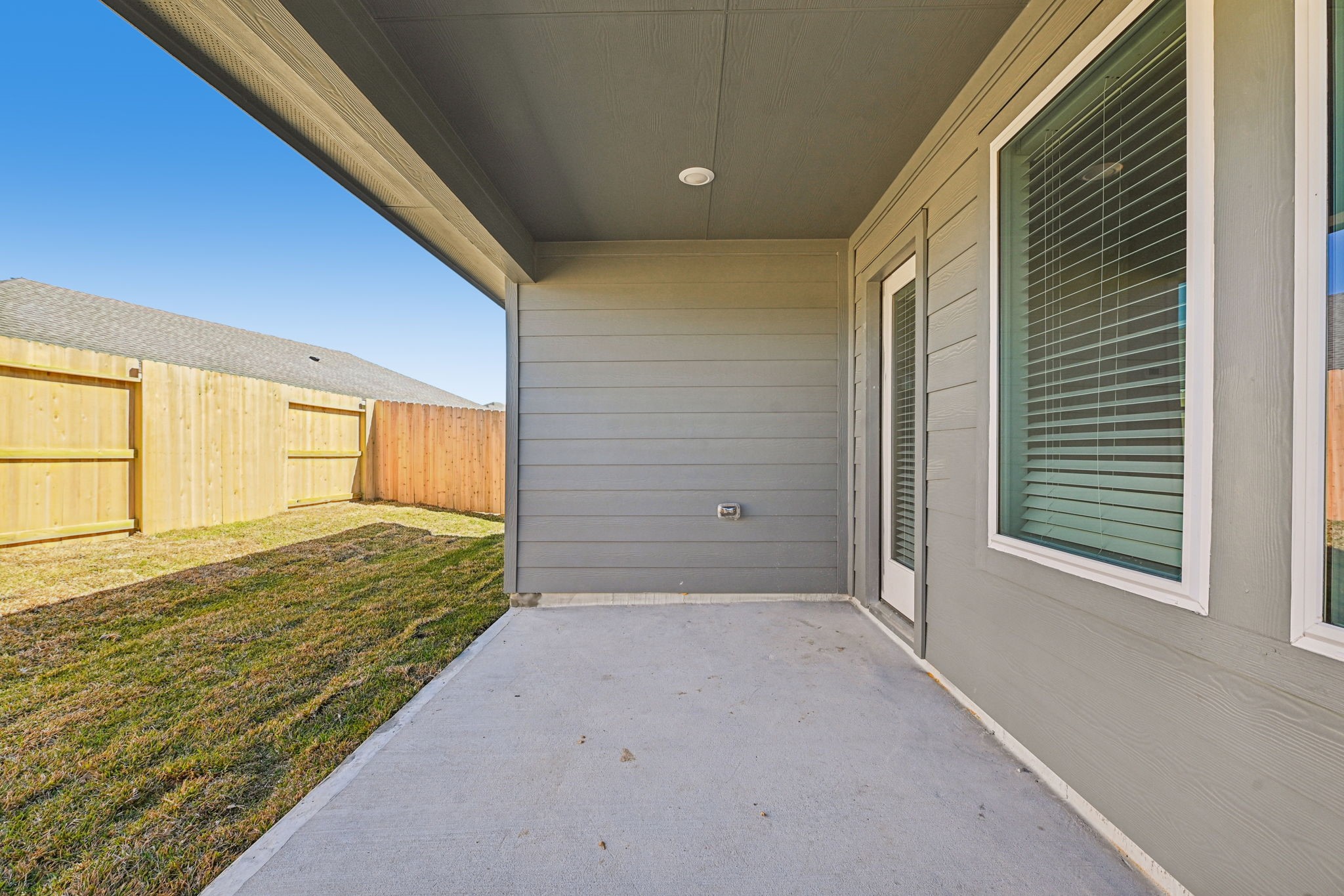 14147 Granger Pointe Lane Conroe, TX 77302 - Photo 31 of 35 a view of an empty room with window