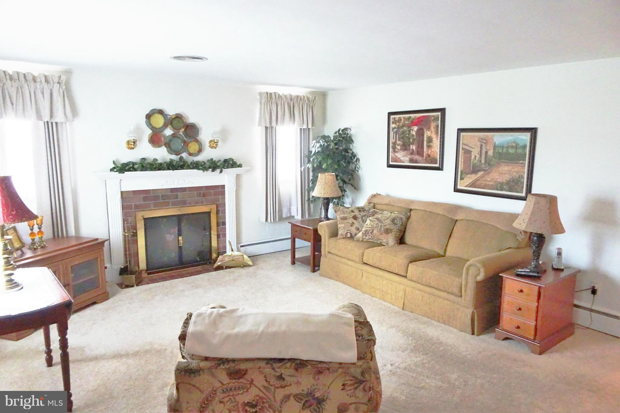 3643 Wayne Road Chambersburg, PA 17202 - Photo 11 of 25 Living Room
