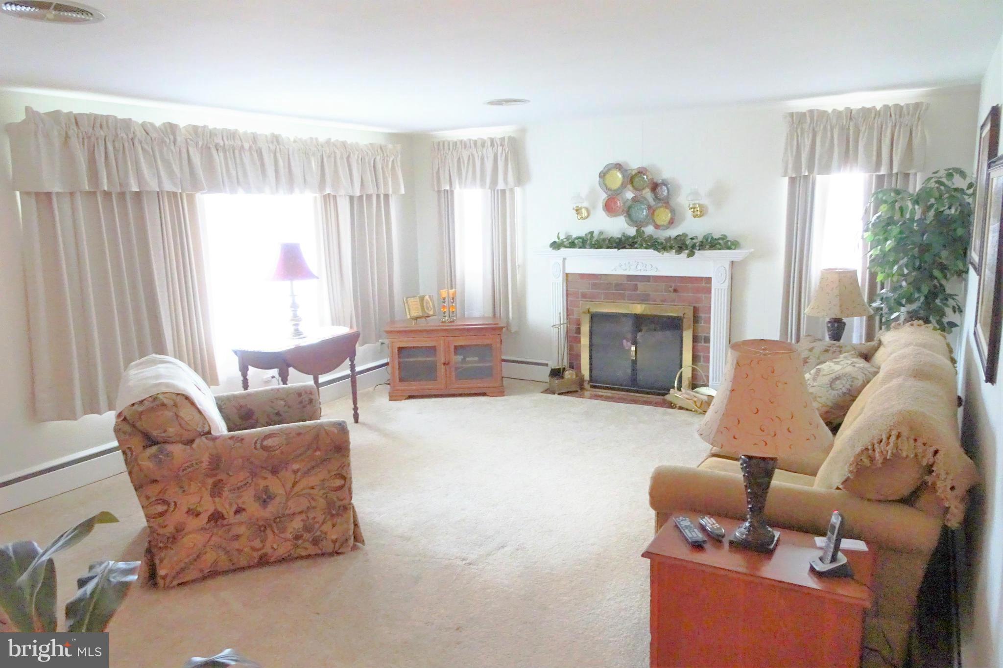 3643 Wayne Road Chambersburg, PA 17202 - Photo 10 of 25 Living Room