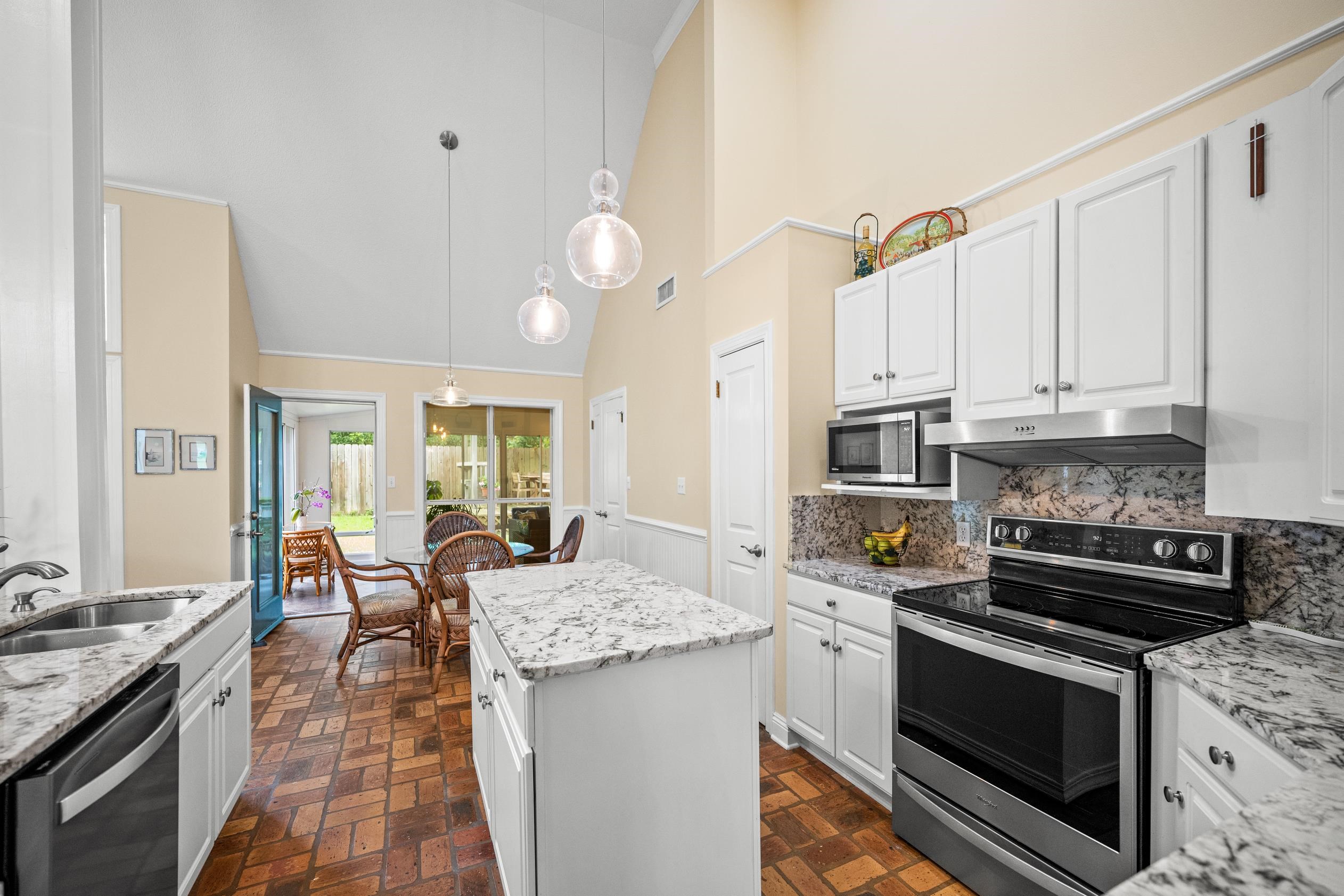 68 Paddock Drive Fairhope, AL 36532 - Photo 10 of 39 Kitchen