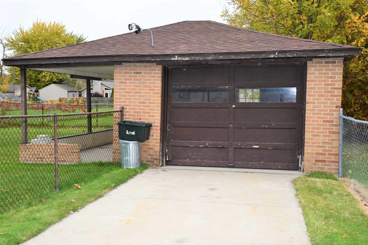 403 East Smith Road Bay City, MI 48706 - Photo 2 of 19