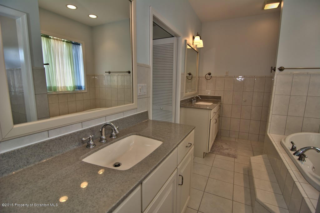 808 Saddle Loop Road Clarks Summit, PA 18411 - Photo 13 of 58 Gallery Image 13
