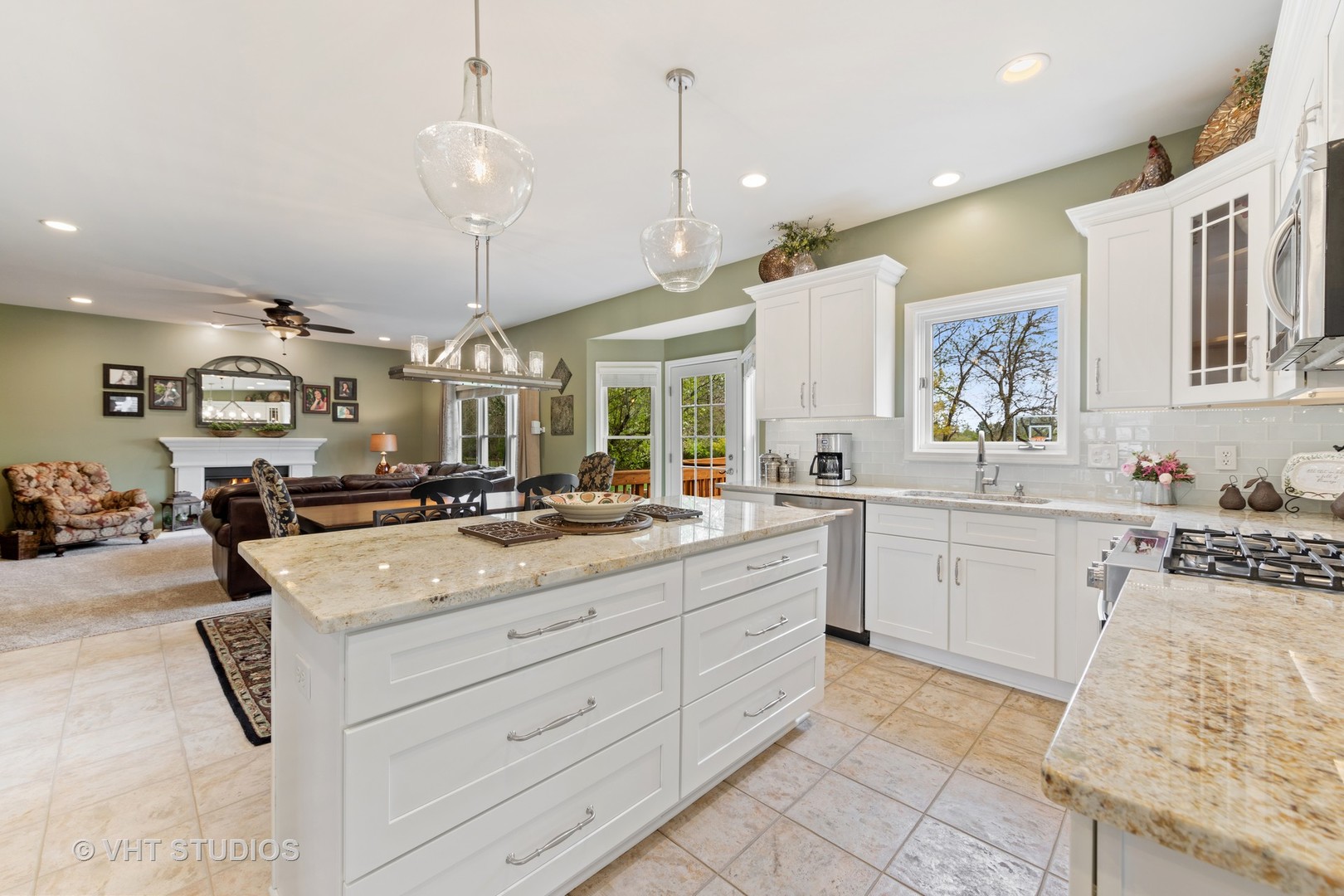 39W196 Bartelt Road Geneva, IL 60134 - Photo 6 of 23
