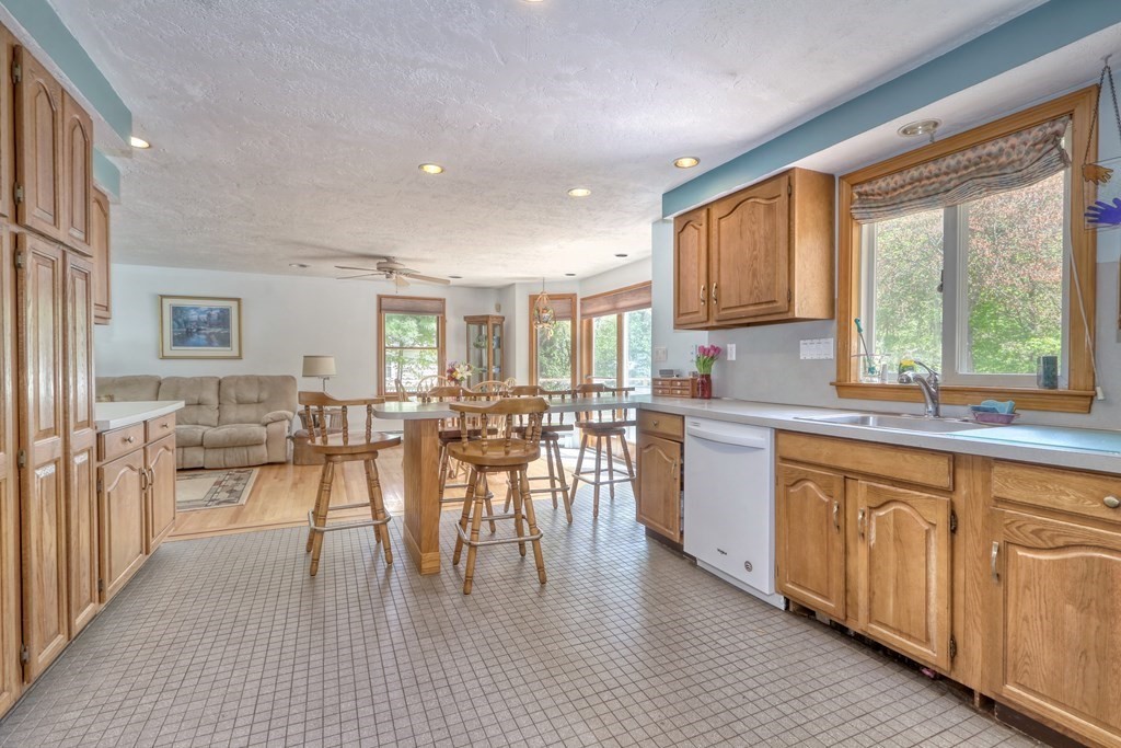 108 Sunrise Road Westwood, MA 02090 - Photo 4 of 32 Gallery Image 4