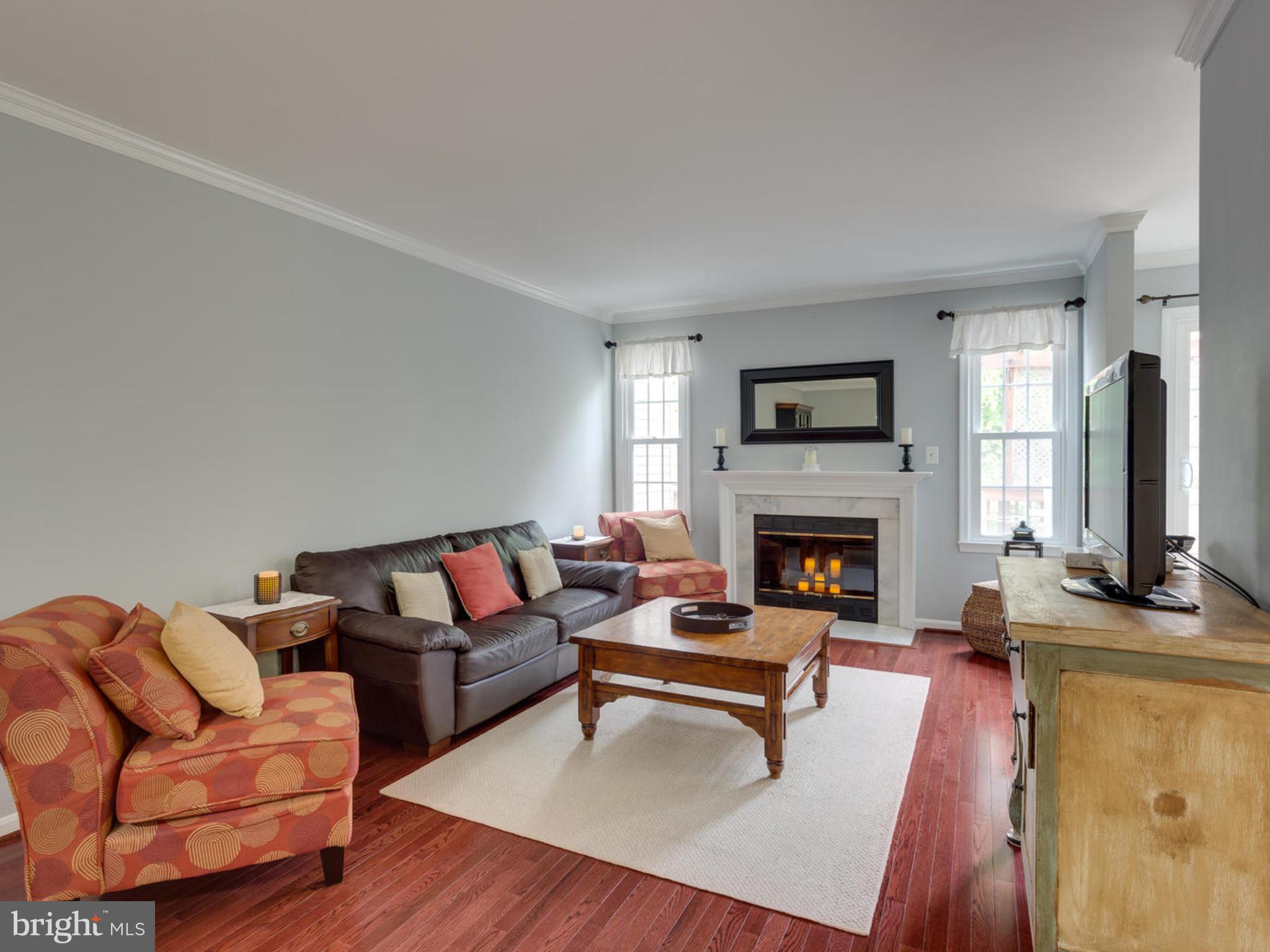 6421 English Ivy Way Springfield, VA 22152 - Photo 7 of 27 Living Room