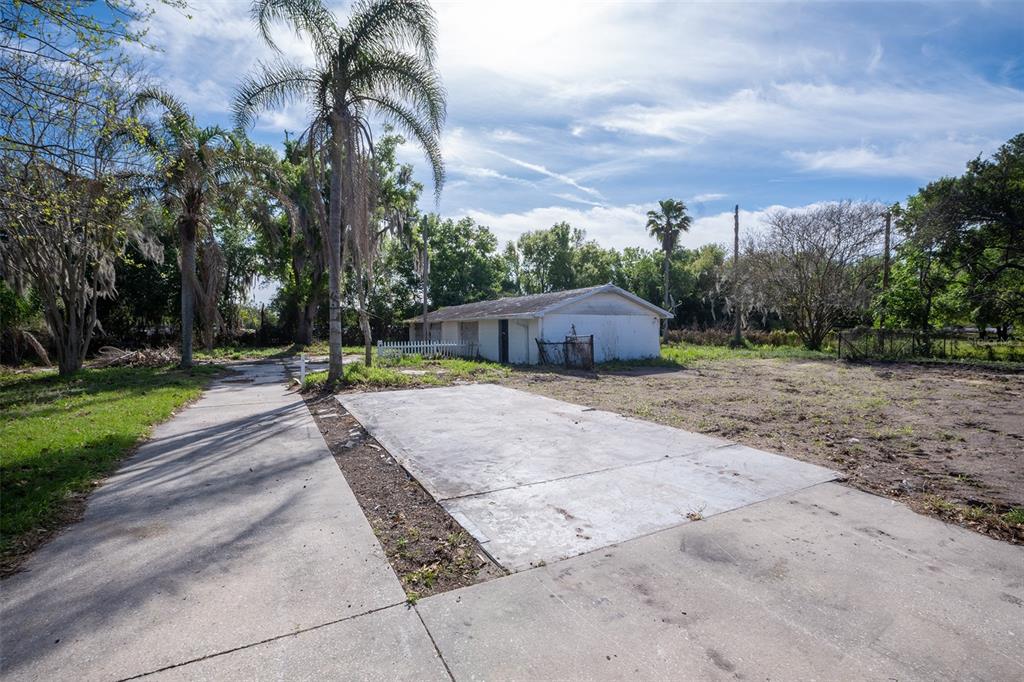 2910 Frank Moore Road Plant City, FL 33566 - Photo 4 of 9