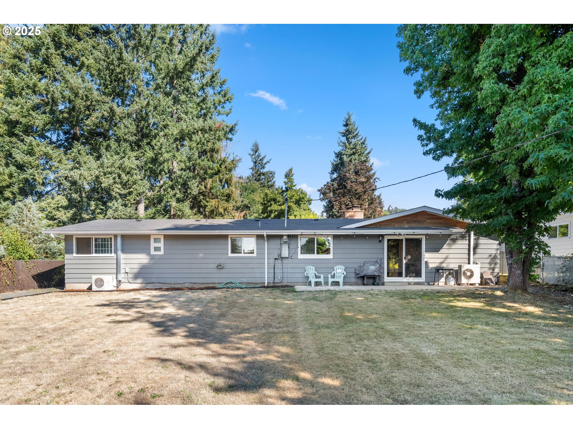 1035 South 11th Street Cottage Grove, OR 97424 - Photo 23 of 30 a front view of a house with a garden