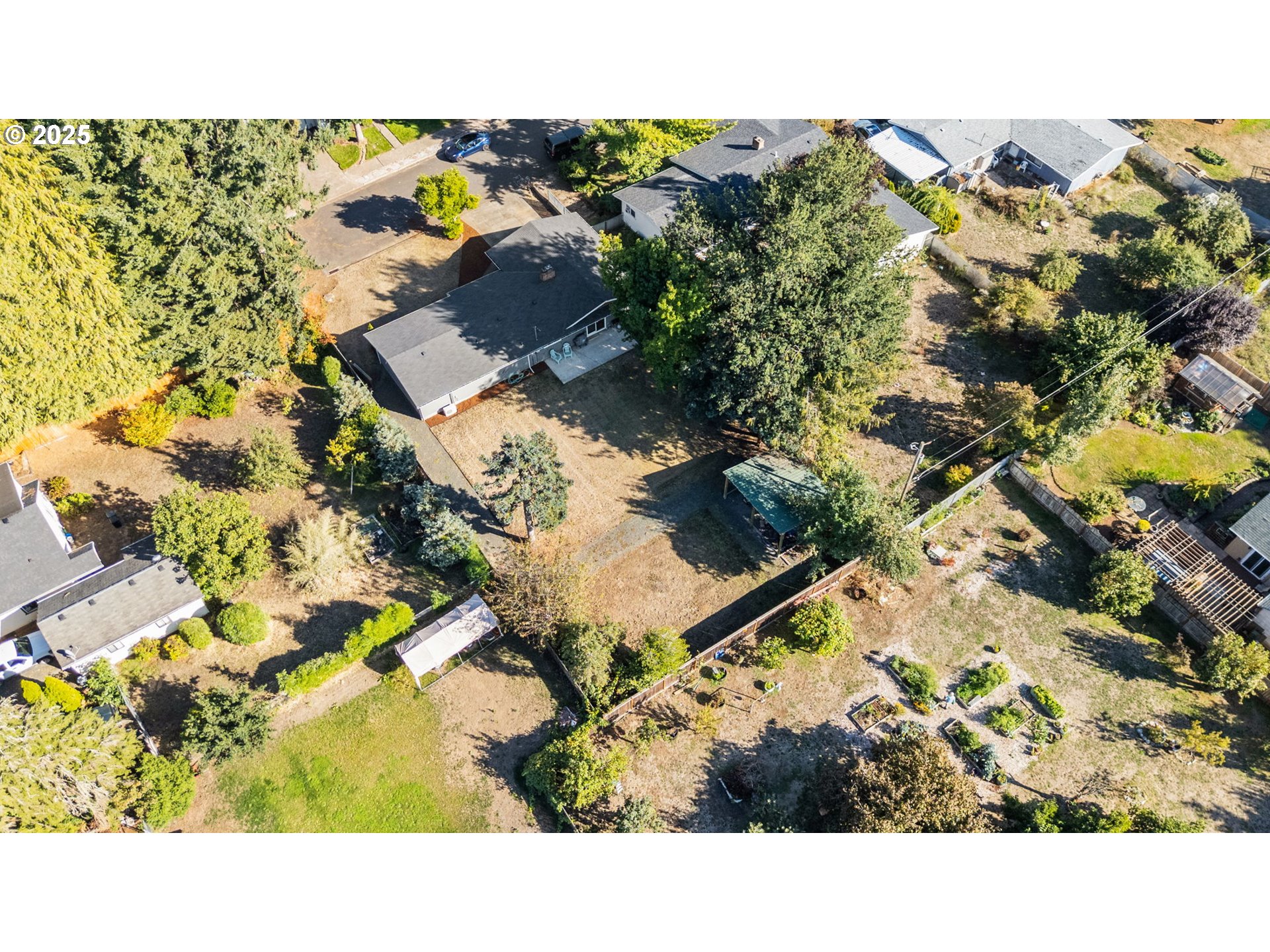 1035 South 11th Street Cottage Grove, OR 97424 - Photo 3 of 30 a view of a city