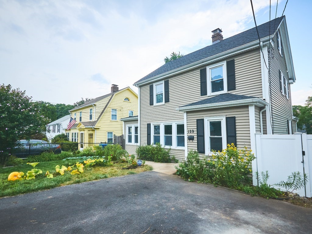 129 Florence Road Waltham, MA 02453 - Photo 3 of 35 Gallery Image 3