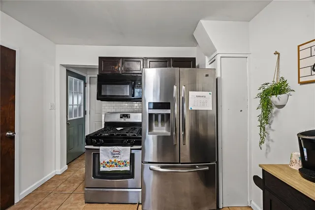 $179,900 | 203 Pinehill Drive, Irondequoit, NY 14622