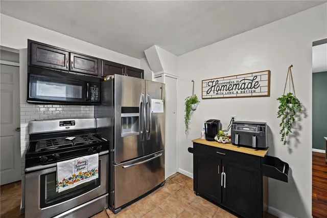 $179,900 | 203 Pinehill Drive, Irondequoit, NY 14622