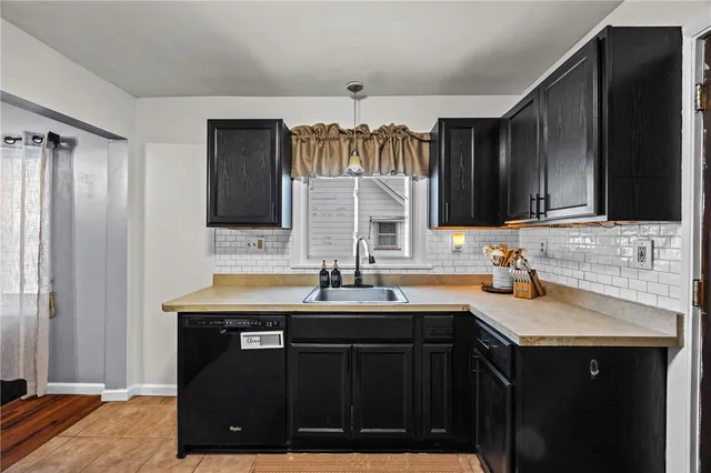 $179,900 | 203 Pinehill Drive, Irondequoit, NY 14622