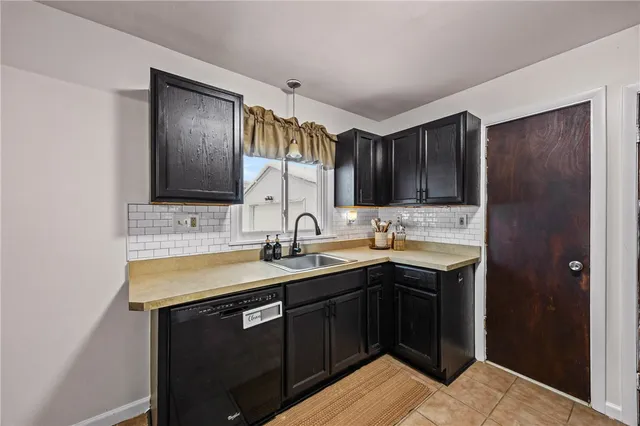 $179,900 | 203 Pinehill Drive, Irondequoit, NY 14622