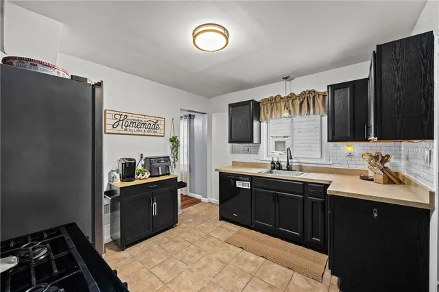 $179,900 | 203 Pinehill Drive, Irondequoit, NY 14622