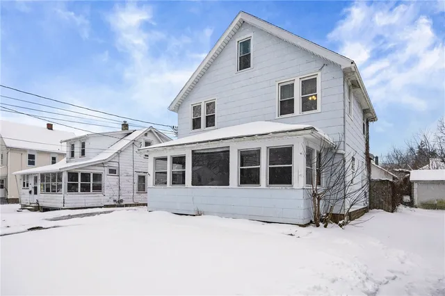 $179,900 | 203 Pinehill Drive, Irondequoit, NY 14622