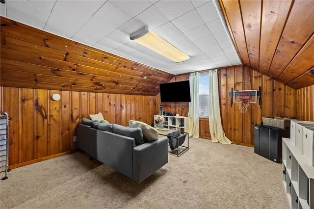 $179,900 | 203 Pinehill Drive, Irondequoit, NY 14622