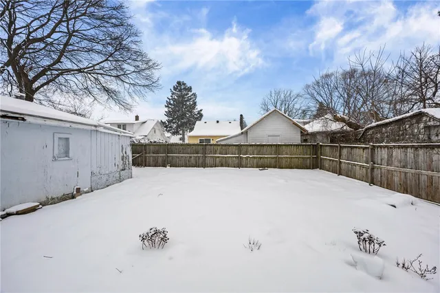 $179,900 | 203 Pinehill Drive, Irondequoit, NY 14622