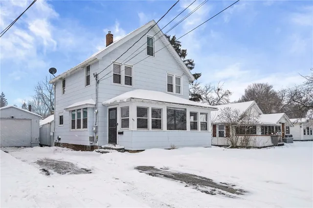 $179,900 | 203 Pinehill Drive, Irondequoit, NY 14622