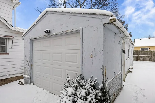 $179,900 | 203 Pinehill Drive, Irondequoit, NY 14622