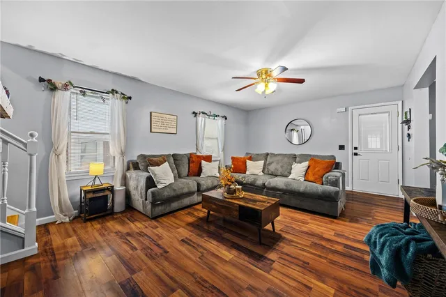 $179,900 | 203 Pinehill Drive, Irondequoit, NY 14622