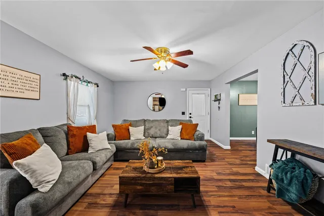 $179,900 | 203 Pinehill Drive, Irondequoit, NY 14622