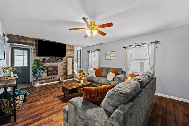 $179,900 | 203 Pinehill Drive, Irondequoit, NY 14622