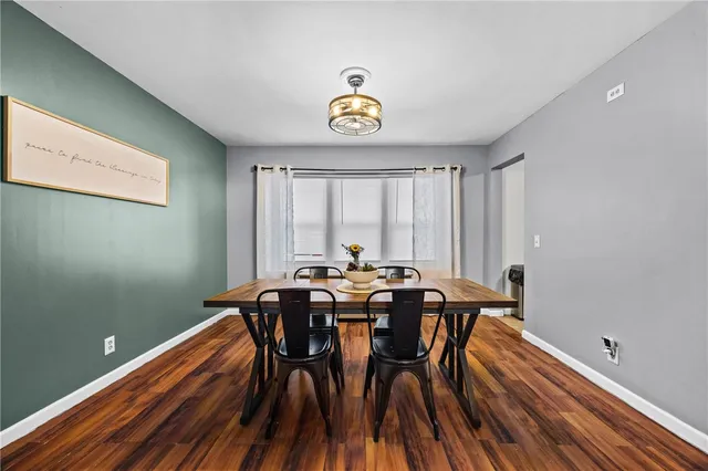 $179,900 | 203 Pinehill Drive, Irondequoit, NY 14622