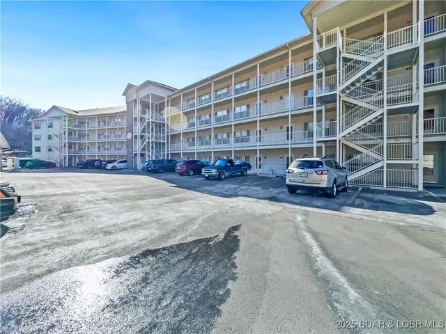 $283,600 | 562 Hyd-a-way Cove Road, Unit 2H, Camdenton, MO 65020