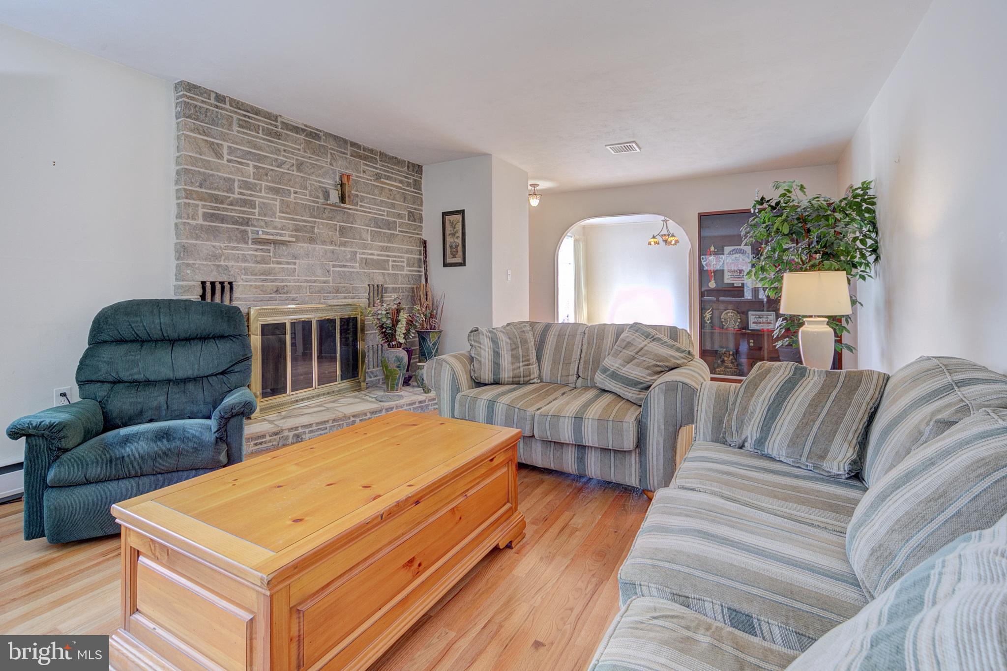 2224 Pennington Road Ewing, NJ 08638 - Photo 5 of 35 Living Room