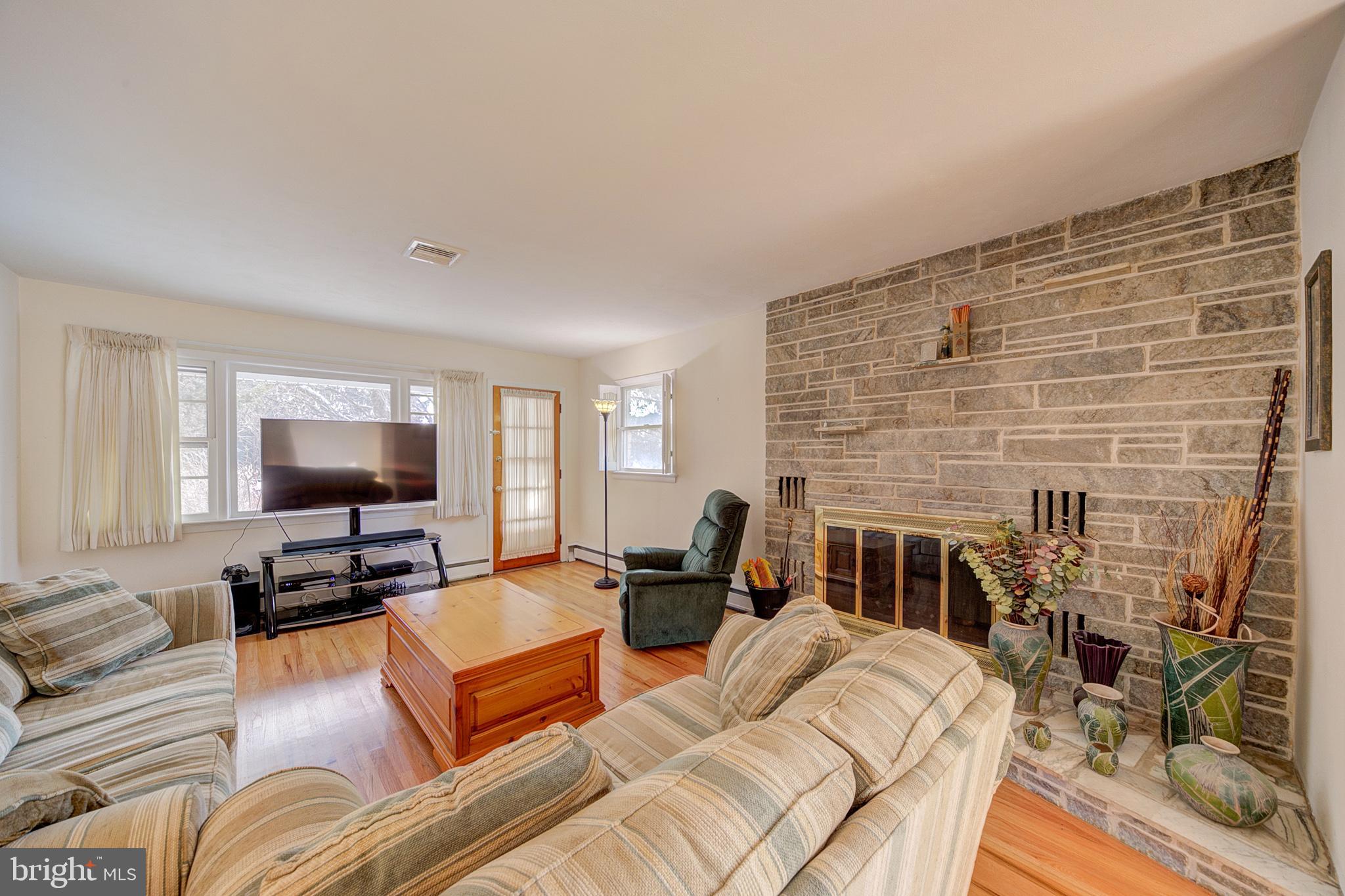 2224 Pennington Road Ewing, NJ 08638 - Photo 6 of 35 Living Room