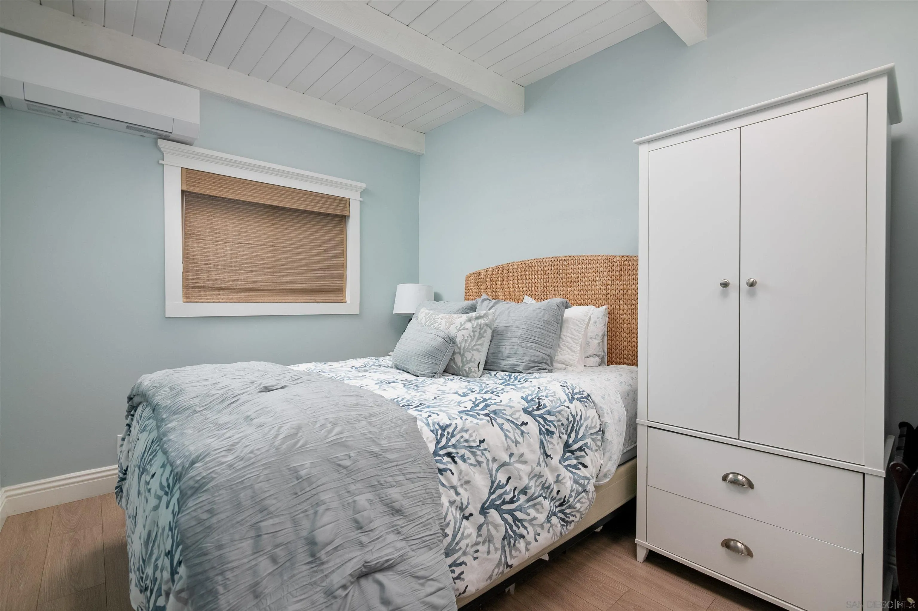 1680 Neptune Avenue Encinitas, CA 92024 - Photo 28 of 54 a bedroom with a bed and a window