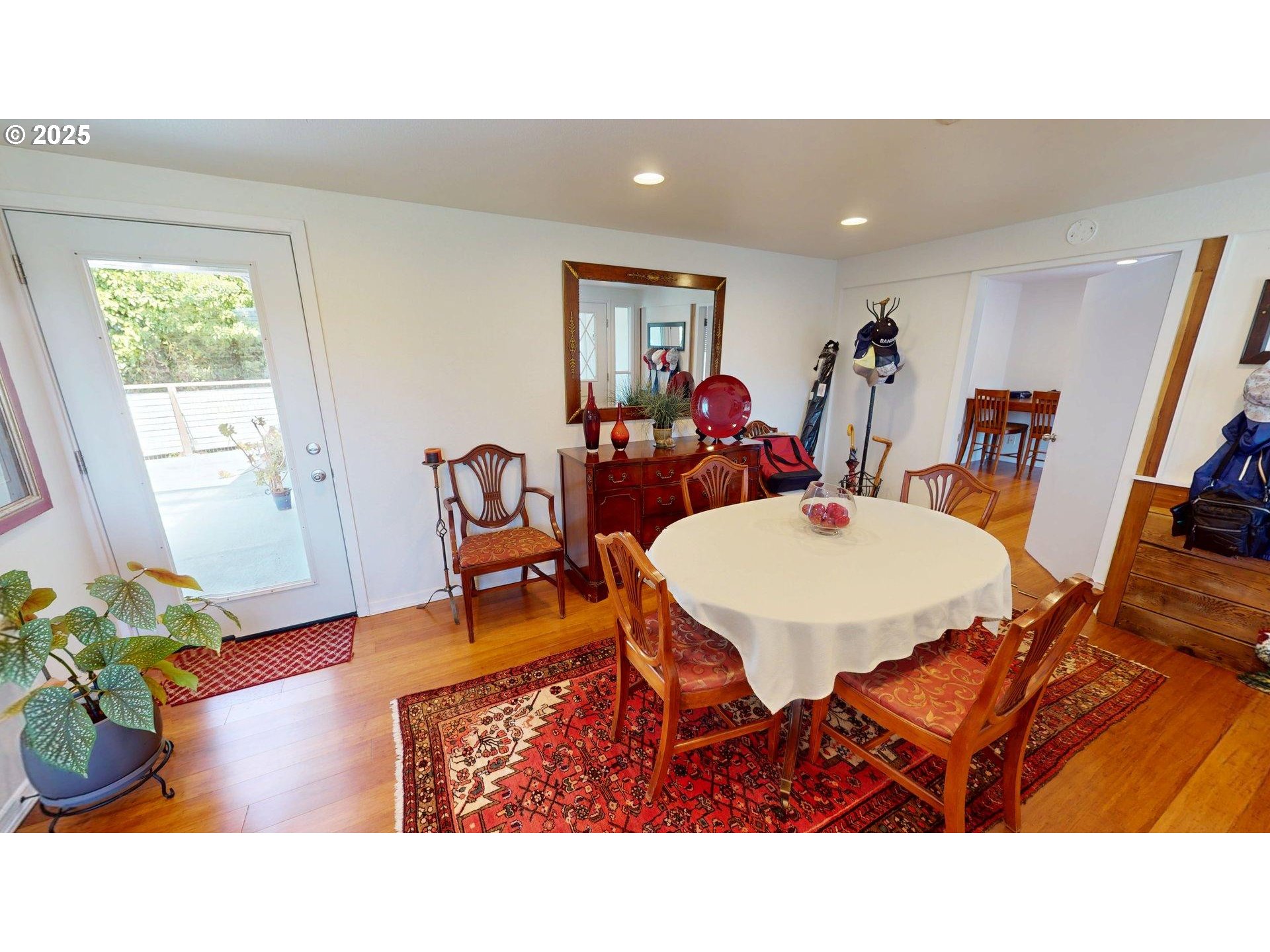 95169 Vista Loop Gold Beach, OR 97444 - Photo 16 of 47 Dining Room