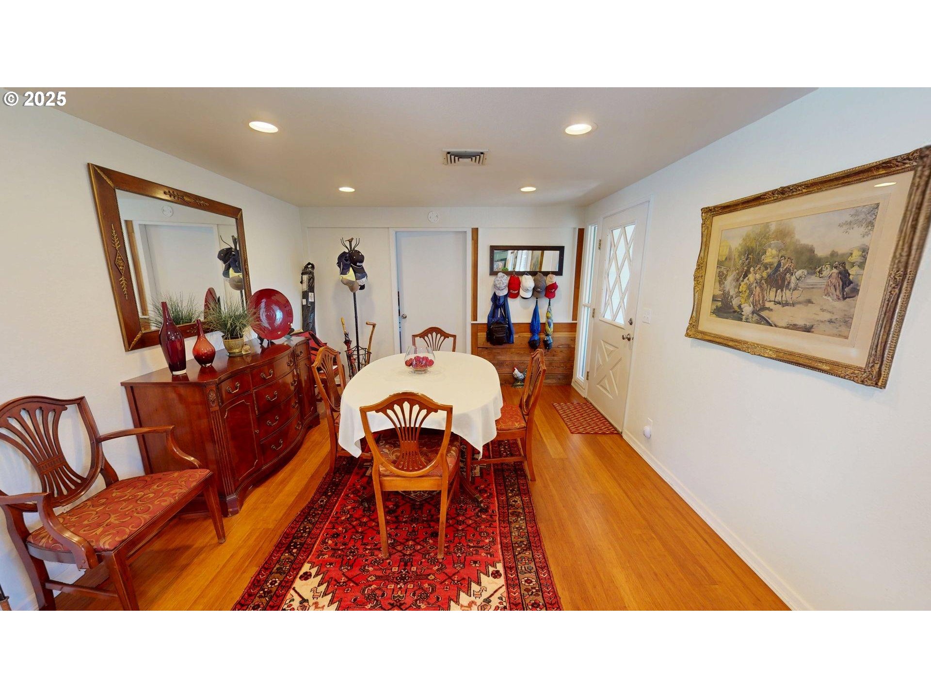 95169 Vista Loop Gold Beach, OR 97444 - Photo 17 of 47 Dining Room