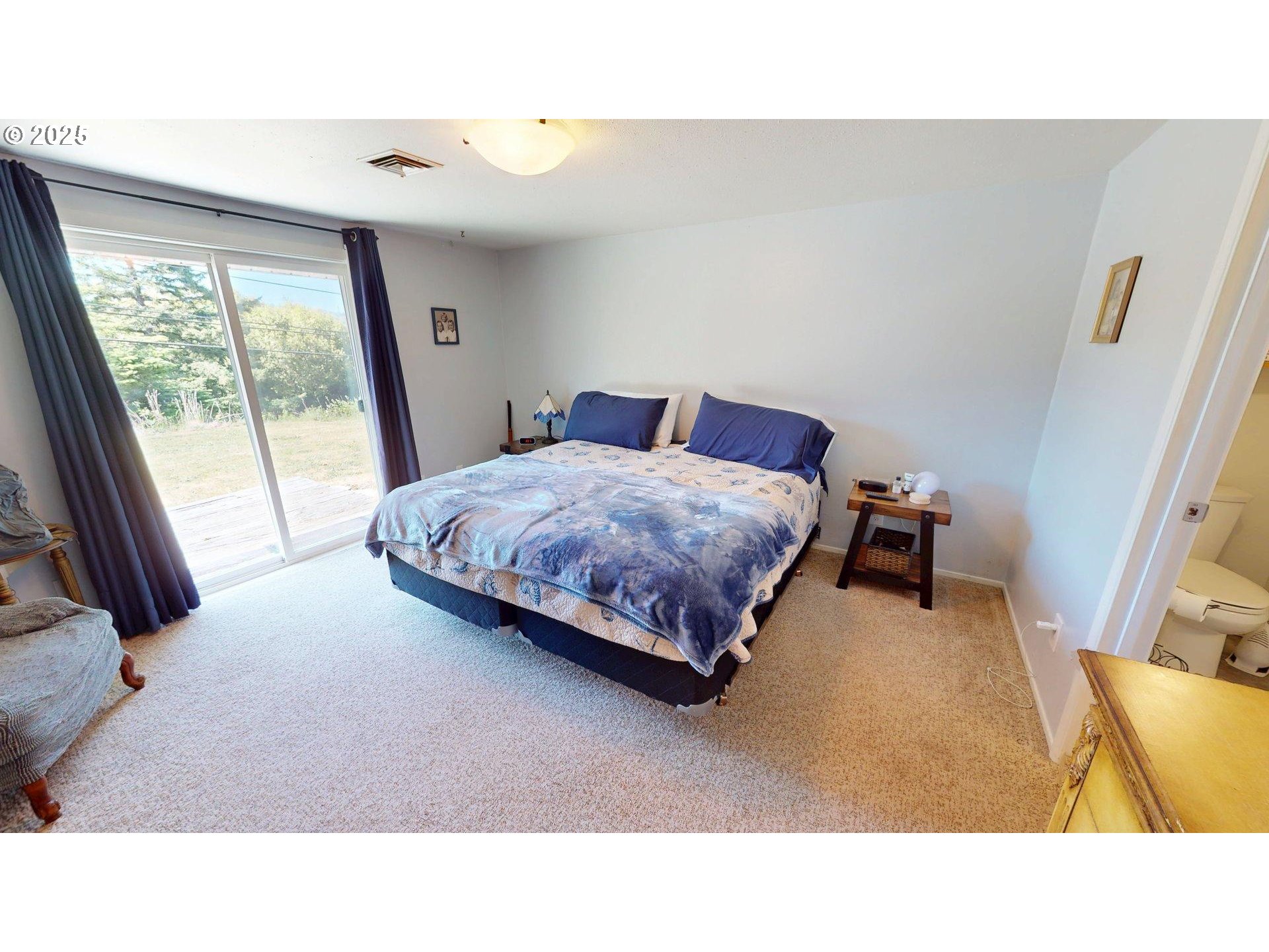 95169 Vista Loop Gold Beach, OR 97444 - Photo 18 of 47 Primary Bedroom