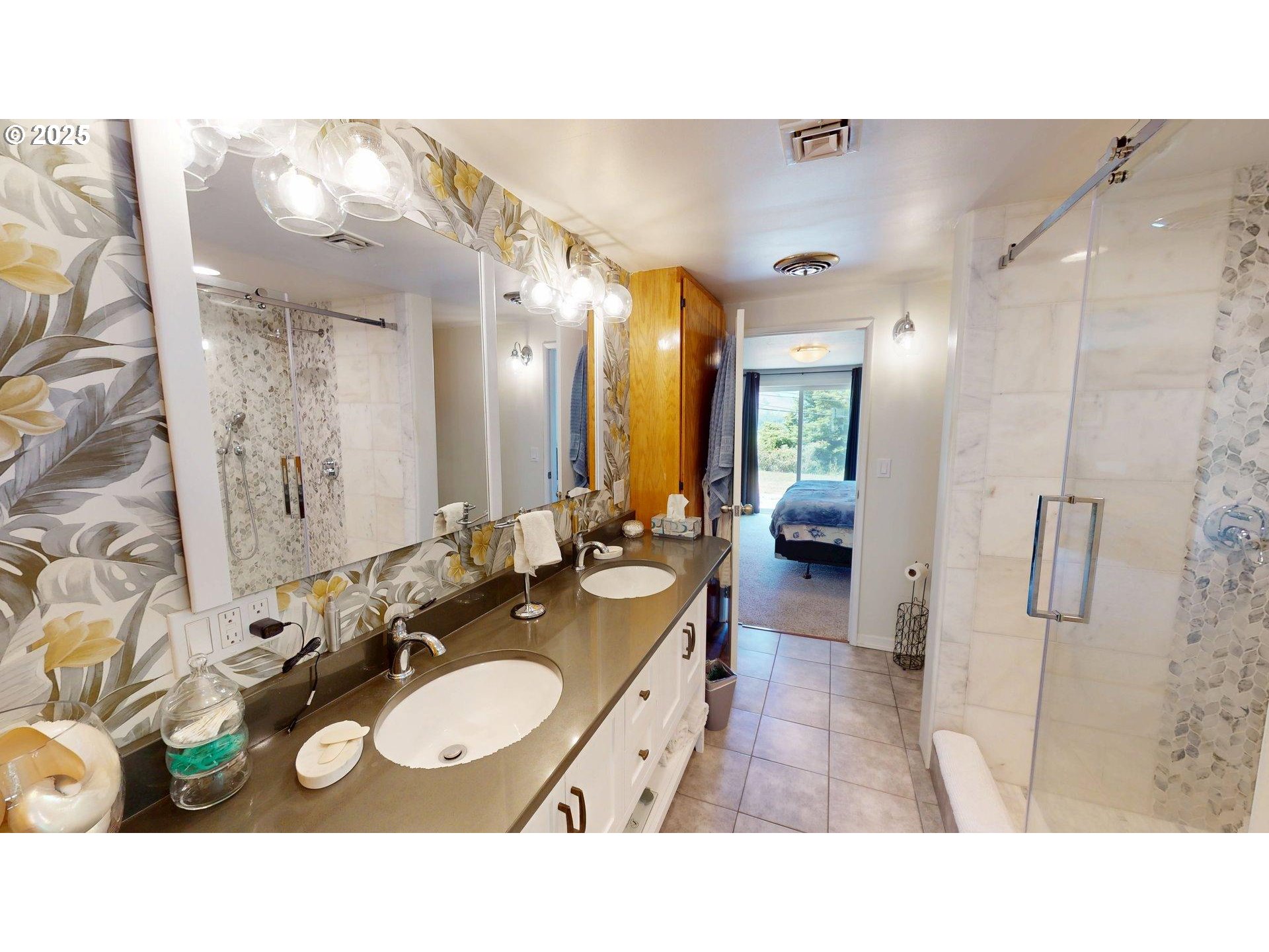 95169 Vista Loop Gold Beach, OR 97444 - Photo 21 of 47 Primary Bedroom