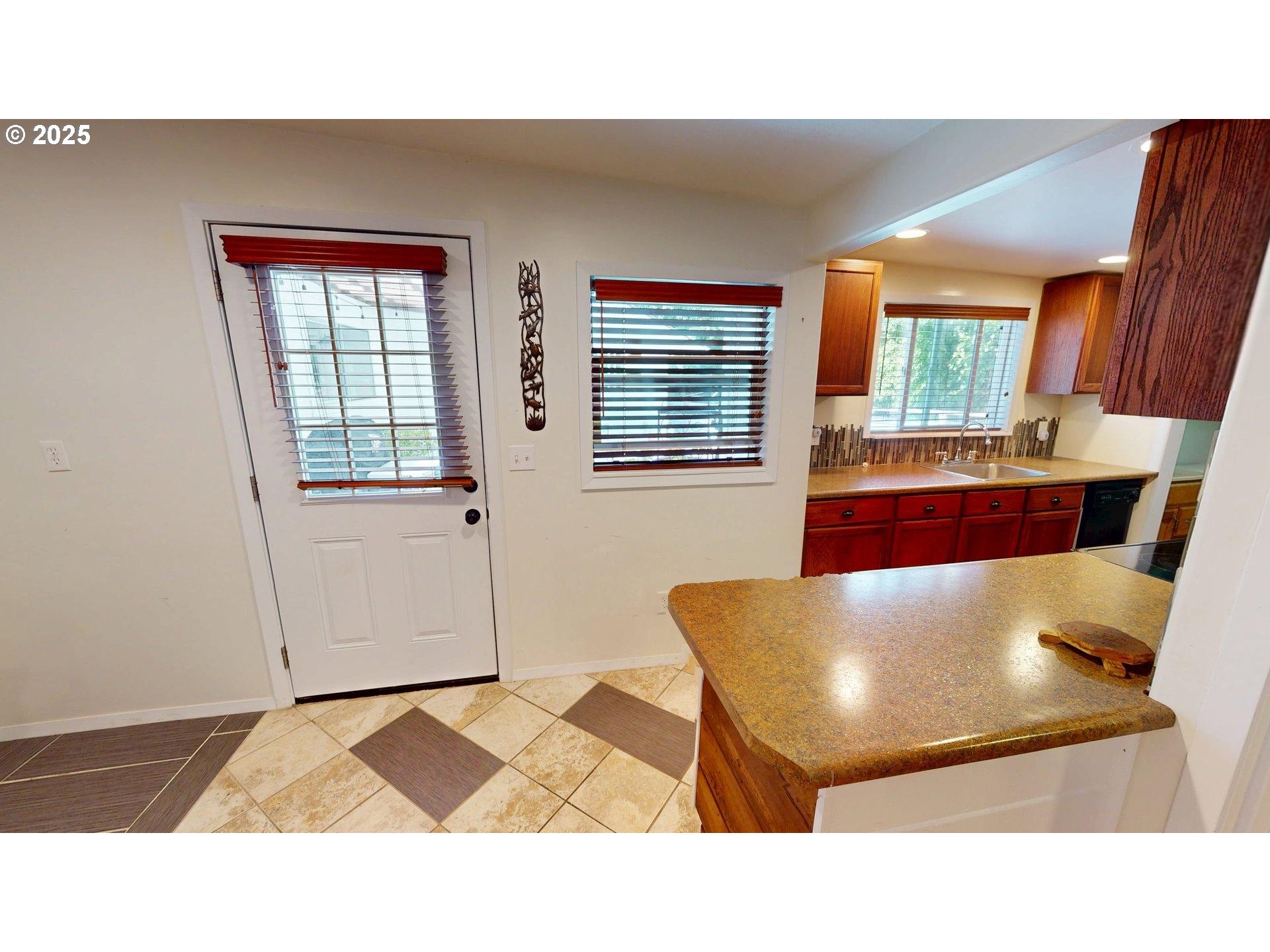 95169 Vista Loop Gold Beach, OR 97444 - Photo 38 of 47 Kitchen
