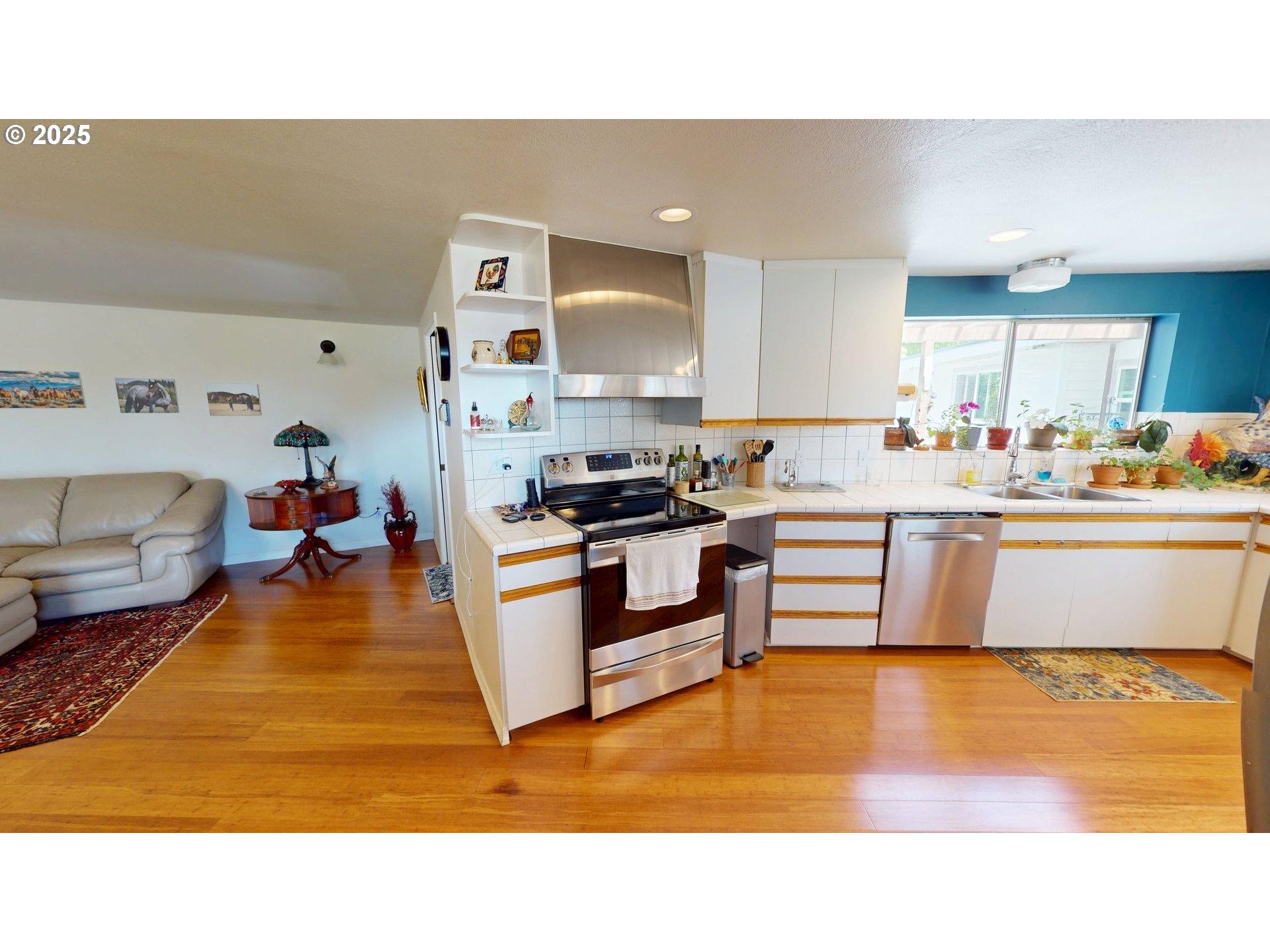 95169 Vista Loop Gold Beach, OR 97444 - Photo 9 of 47 Kitchen