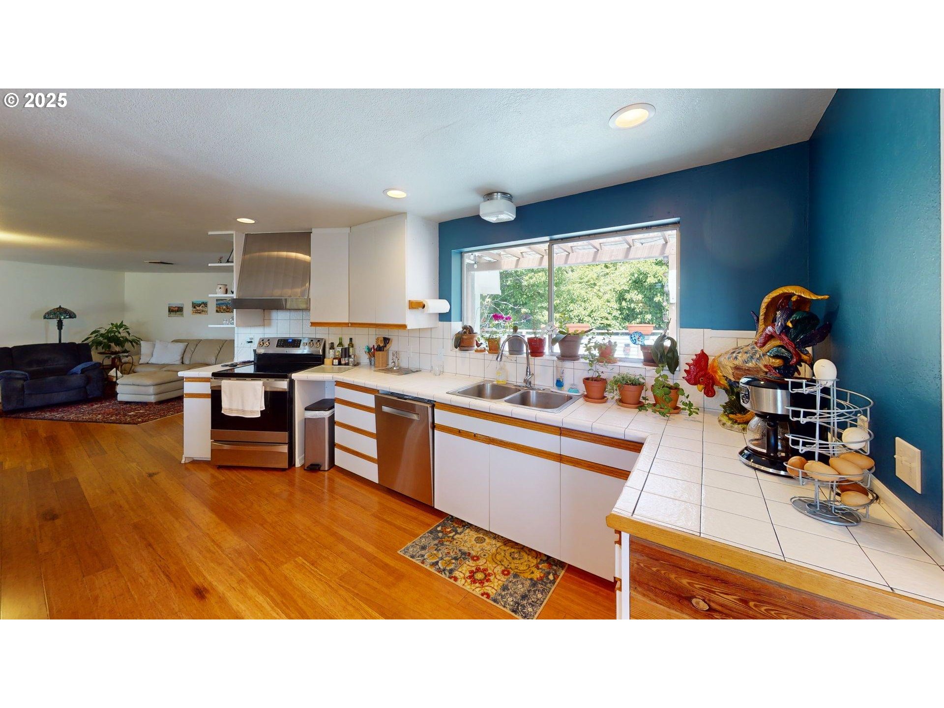 95169 Vista Loop Gold Beach, OR 97444 - Photo 10 of 47 Kitchen