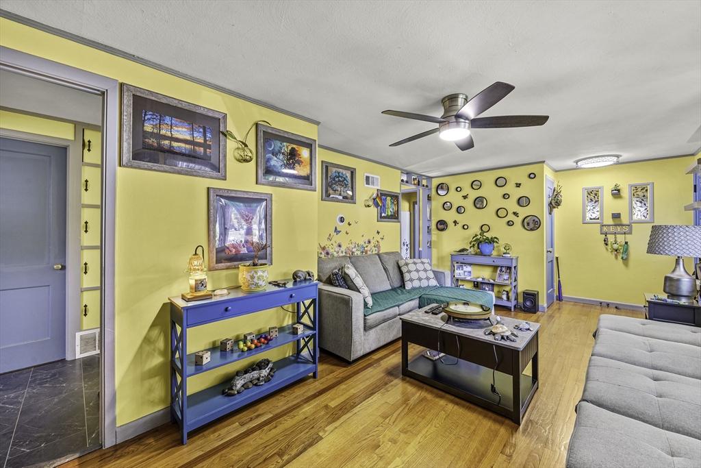 39 Wakefield Street Springfield, MA 01151 - Photo 13 of 28