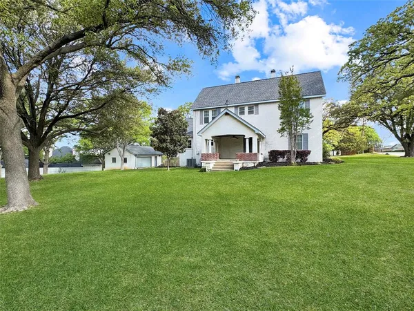 $699,999 | 1205 Forest Ridge Drive, Bedford, TX 76022