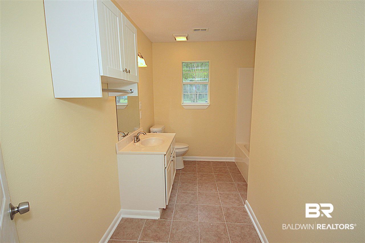 22525 Mattingly Street Robertsdale, AL 36567 - Photo 14 of 31 Bathroom