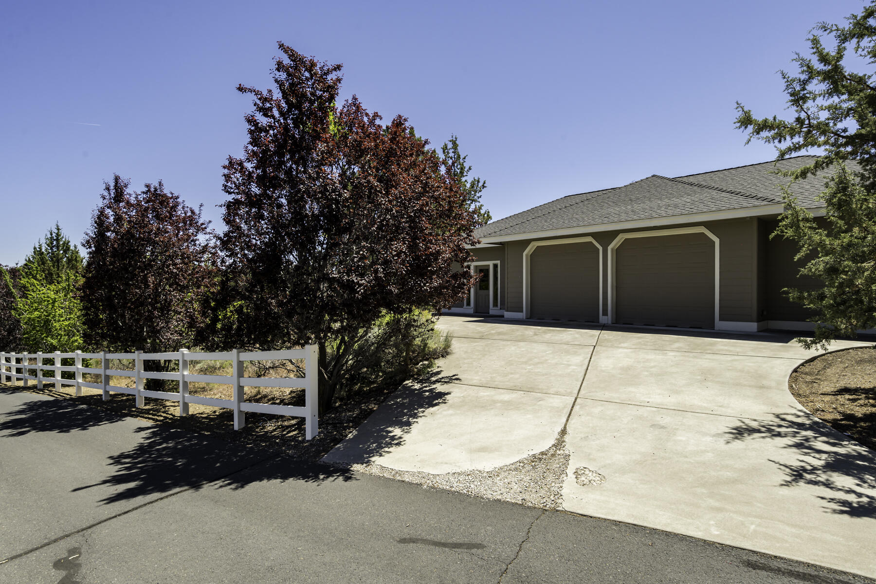 61445 Gosney Road Bend, OR 97702 - Photo 20 of 83 a front view of a house with a yard