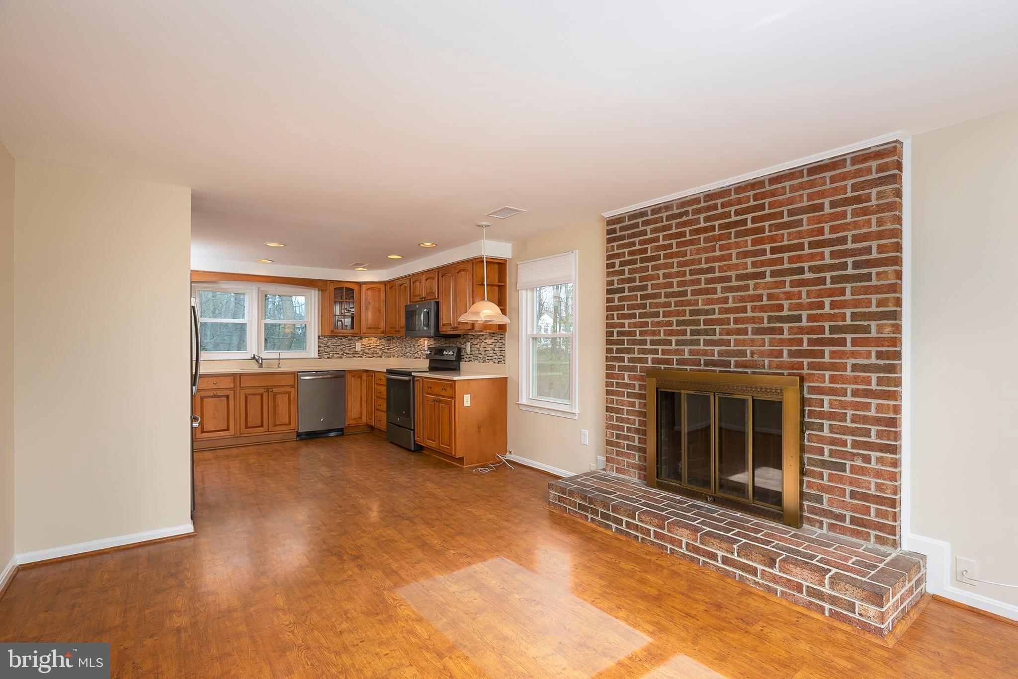 6239 Plaited Reed Columbia, MD 21044 - Photo 15 of 36 Family Room to Kitchen