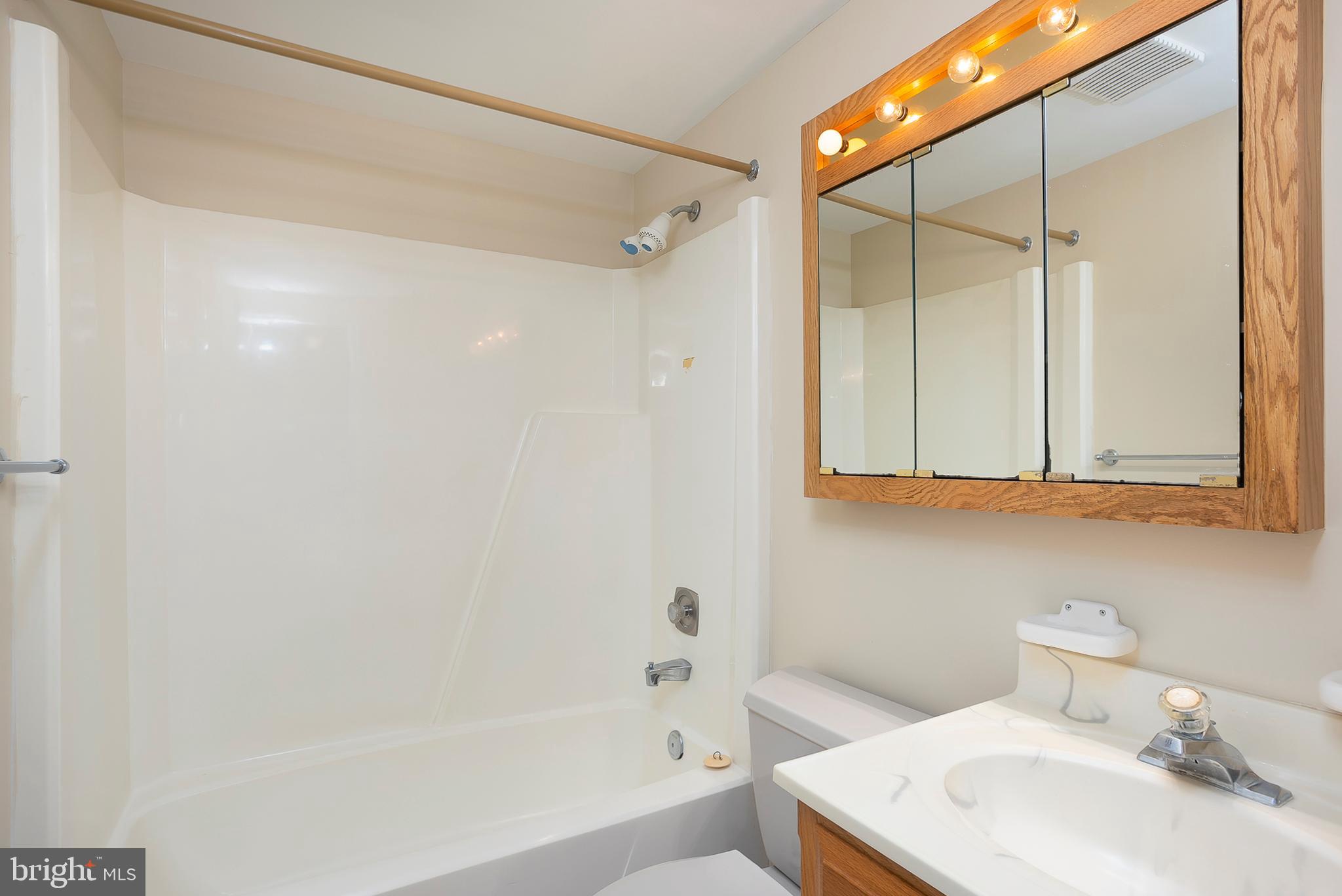 6239 Plaited Reed Columbia, MD 21044 - Photo 22 of 36 Bathroom 2
