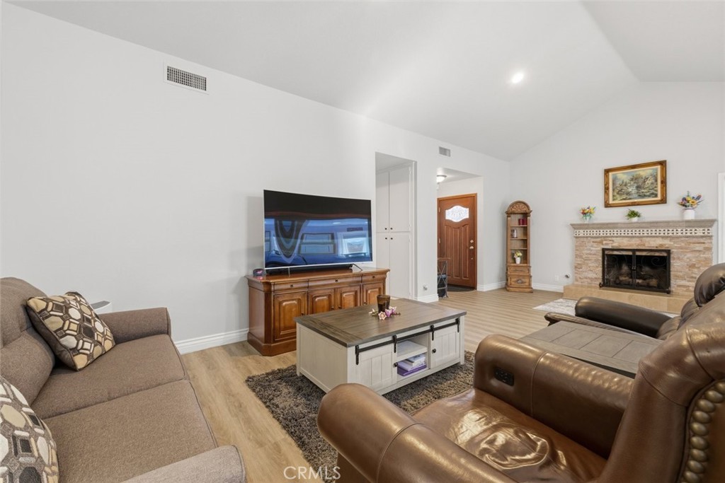 2277 Workman Avenue Simi Valley, CA 93063 - Photo 14 of 31 Gallery Image 14