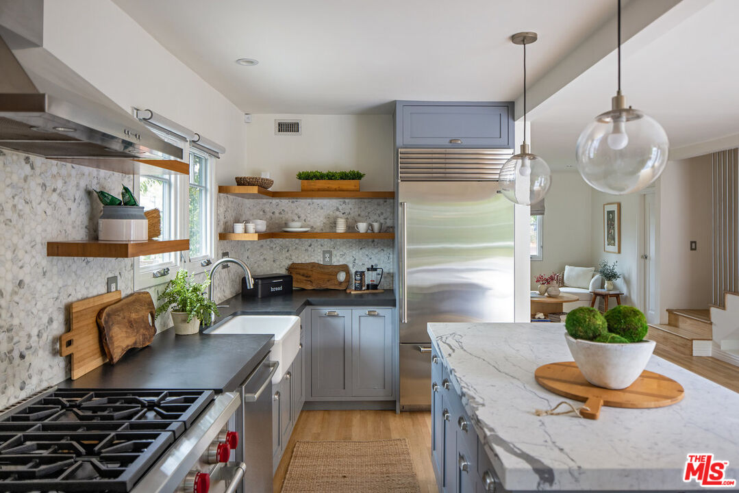 1036 Marco Place Venice, CA 90291 - Photo 13 of 35